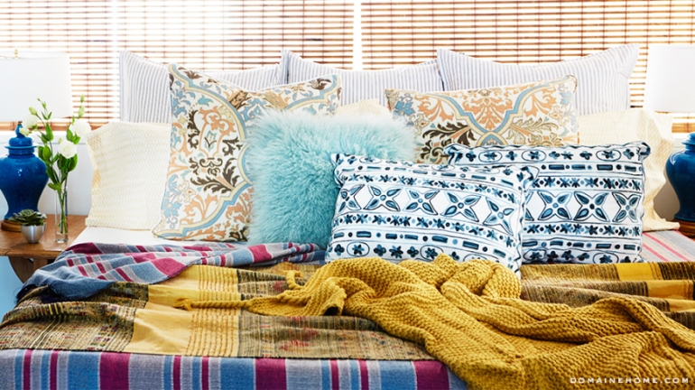 5-bedroom-pillows-blankets-inspiring-whitney-port-home-tour-venice-domaine-home